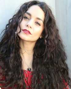 最新凡妮莎·哈金斯(Vanessa Anne Hudgens)性感图片