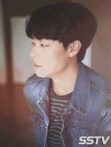 柳俊烈()采访图集图册