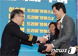 李阵郁(/lee jin Uk/イジヌク)公益图册图册