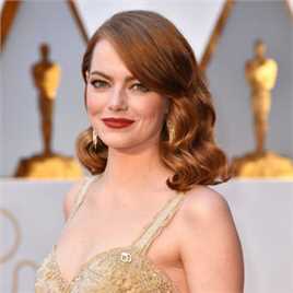 艾玛·斯通(Emma Stone)第89届奥斯卡金像奖颁奖典礼生活照