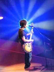 最全许巍在2009年《今天》北京演唱会中的壁纸