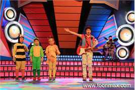 何超(Jacky)在少儿节目主持人大赛中表演前后照片