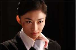 最新葛玟希在《伏驽》民国军营照中的图集