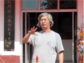 邓健文导演素颜照相册