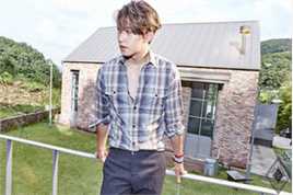 CNBLUE（Code Name BLUE）(/シーエヌブルー)主唱兼吉他手李宗泫性感图片图集