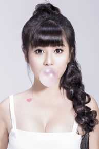 最新余小孽性感图片