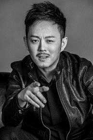 最优质闫霖飞生活照