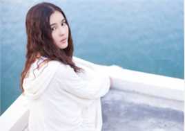 李海娜( 、Sushar Manaying)在《浪漫满屋》Aom中的