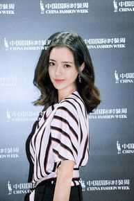 邹新宇活动照性感图片图集