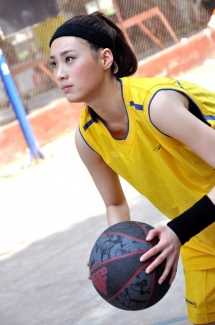 最新姿势优美不失风范的篮球美女壁纸
