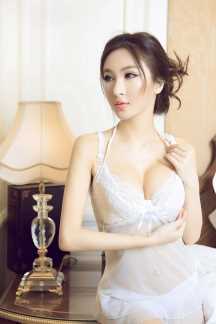 精选娃娃般性感波霸模特私房图册