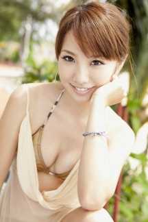 优质山本梓条纹比基尼沙滩图片