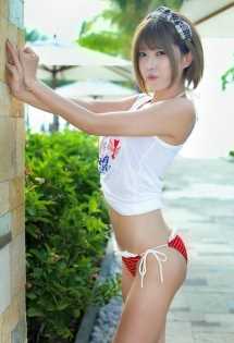 精选泳池偶遇泳装清纯妹子图册