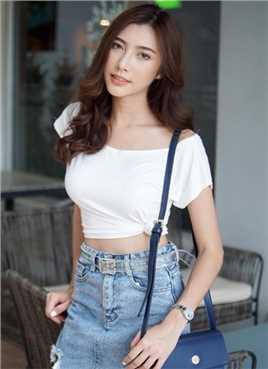 都市绝品记清成人美女老板娘养眼热裤身材性感