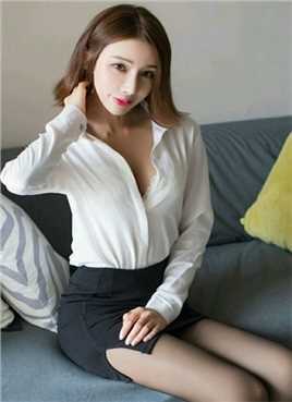 性感善良小秘书解开胸衣给你看漂亮白白色胸罩诱惑