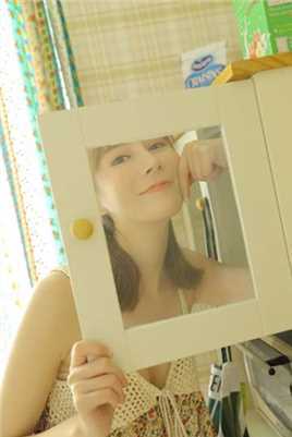 特别专辑隔壁家的女孩低胸吊带酥胸清纯美丽私房照图片