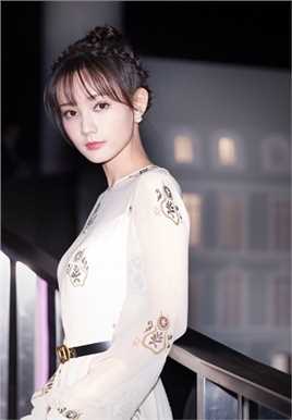 最新甜美气质少女李一桐淑雅清纯养眼明星图片壁纸