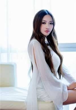 精选长发甜美清纯气质美女温文尔雅桌面壁纸图册