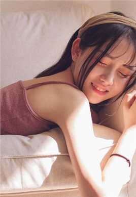 清纯甜美的亚洲美女吊带长裙朦胧意境图片