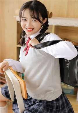 高清校园清纯麻花辫美女学生元气惹火惑图册