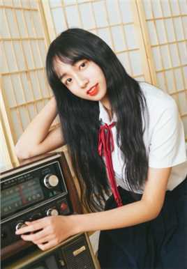 最新清纯甜美气质长发美女校园制服养眼吸晴图片壁纸图集