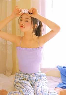 最新居家吊带睡衣美女私房卧室冷艳清纯梦幻壁纸