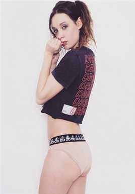 精选欧美清纯气质萌妹色气动作撩人黑袜子诱惑图片图册