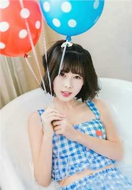 最新短发蛋卷头少女清纯浴缸格子内衣甜美图集