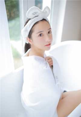 优质裹浴袍洗澡萝莉水灵大长腿清纯相册