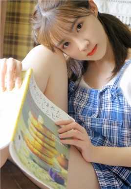 特别专辑00后文学少女清纯室内阅书萝莉图片