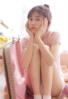 最新叠衣服贤惠居家清纯女孩私房俏皮可爱壁纸