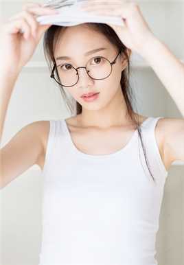 特别专辑清纯眼镜美少女连体泳衣萝莉诱惑图片