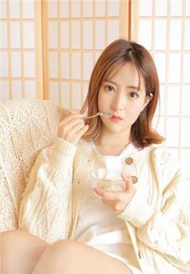 精选清纯美女嫩模镂空衫大长腿娇艳诱惑私房图册