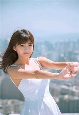 高清甜美女孩穿无袖白裙可爱清纯天台唯美高清气质图册