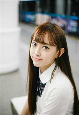 高清阳光清纯长发俏皮可爱户外唯美街拍美女图集