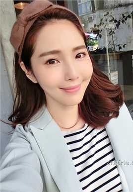 美女主播朱琦郁私房照清纯迷人