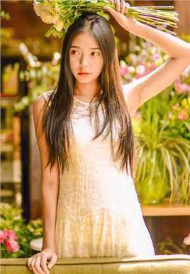 优质长发美女花房唯美清纯动人图片