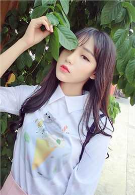 90后清纯美女静静陛下高清养眼美照