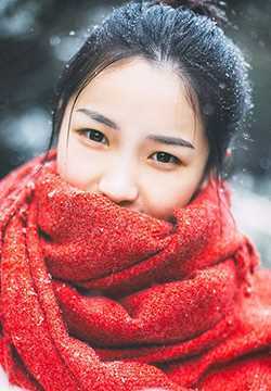 优质清纯丸子头妹子雪中唯美迷人相册