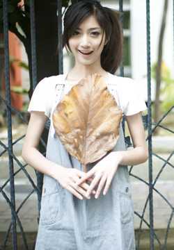 最全清纯可爱美女Emily夏日街拍大片相册