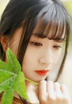 清纯校花户外红唇迷人