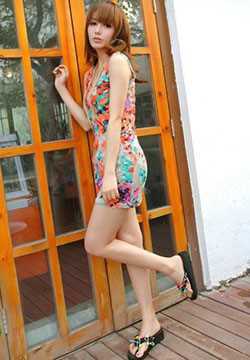 最新清纯小女生小资时尚风街拍壁纸