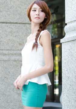 精选清纯美女校花小雪Winnie白衣迷人图册