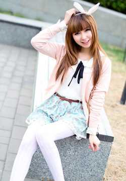 高清清纯校花街头短裙袜子迷人图集