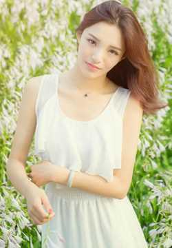 最新夏日清纯美女户外美照壁纸