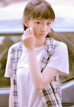 清纯校花黄灿灿户外美照