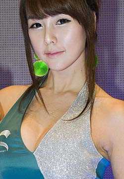 精选韩国性感车模李智友时尚可爱图册