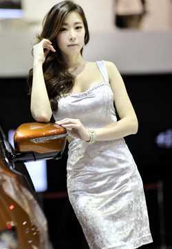 韩国车模特崔娜英车展秀完美身材