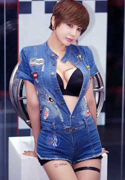 精选韩国车模柳智惠车展小露性感酥胸图图册