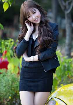 优质韩国车模李恩慧户外迷人短裙写照相册
